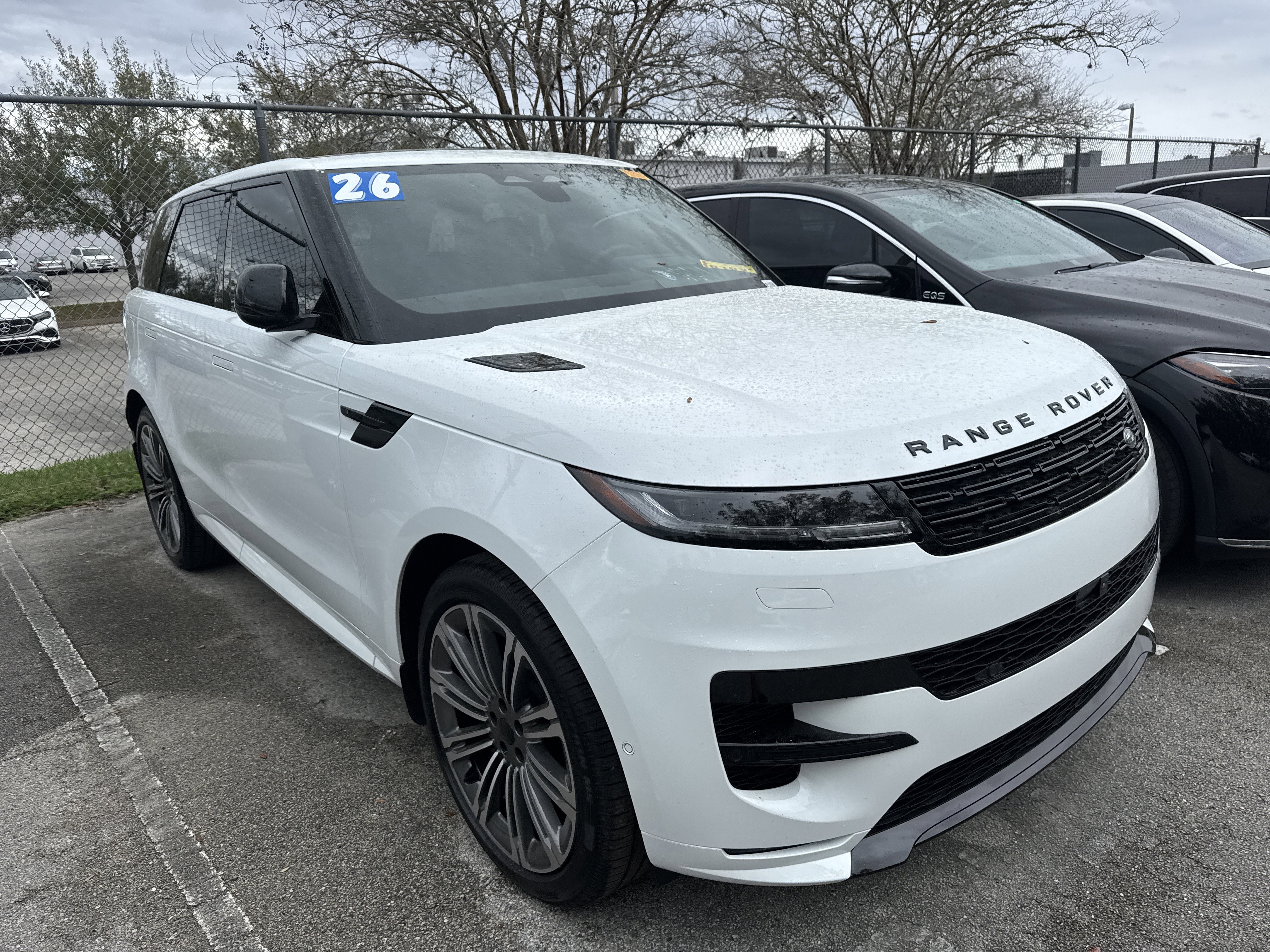 Used 2026 Land Rover Range Rover Sport Dynamic SE AWD/4WD image 2