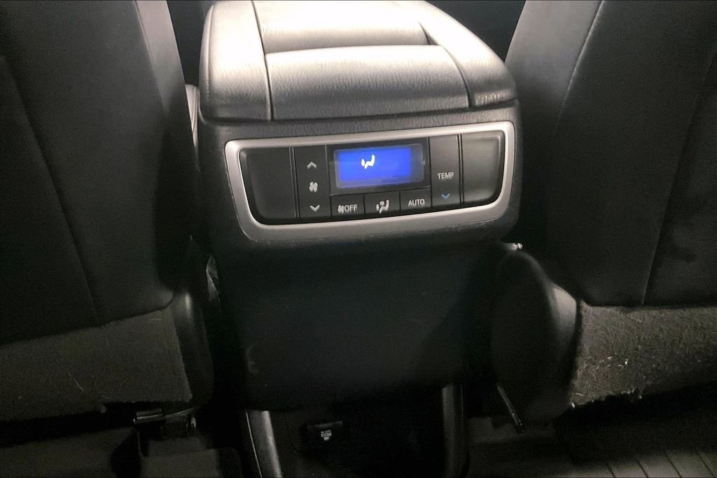 Used 2015 Toyota Highlander XLE image 32