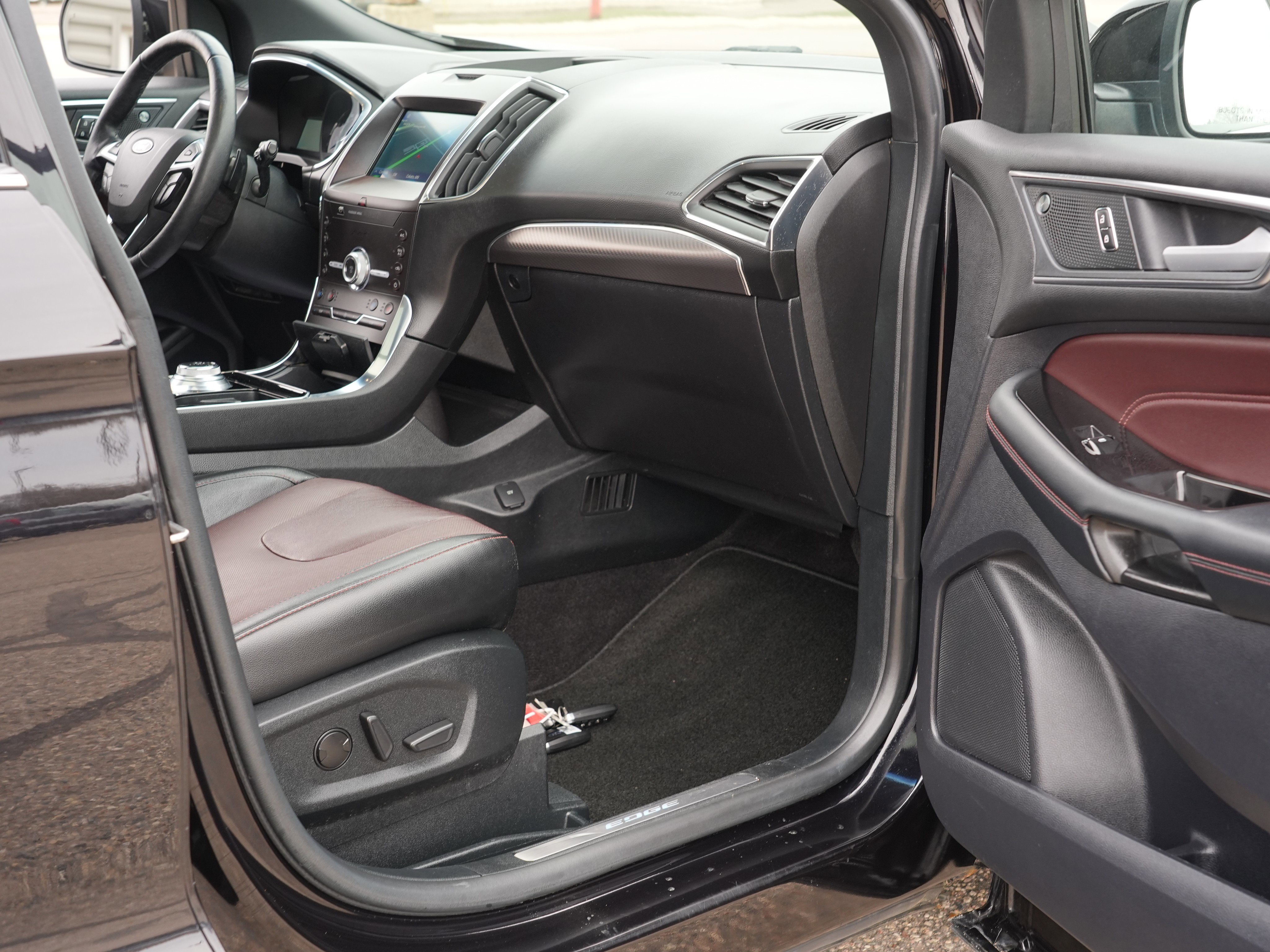 Used 2020 Ford Edge Titanium w/ Equipment Group 301A image 32