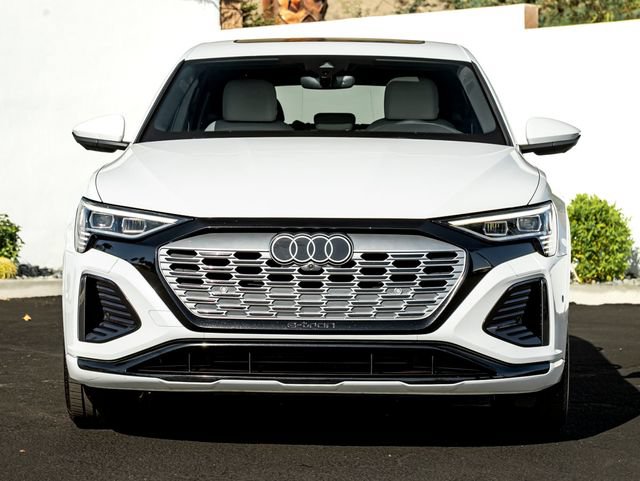 Used 2024 Audi Q8 e-tron Premium Plus w/ Premium Plus Package AWD/4WD image 3