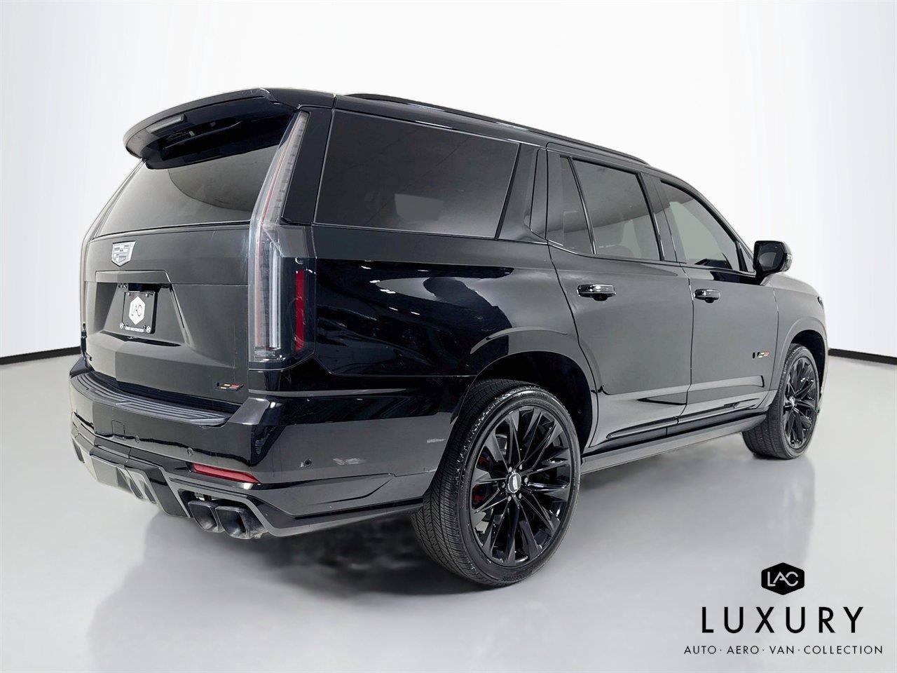 Used 2025 Cadillac Escalade V w/ LPO, ONYX Package AWD/4WD image 6
