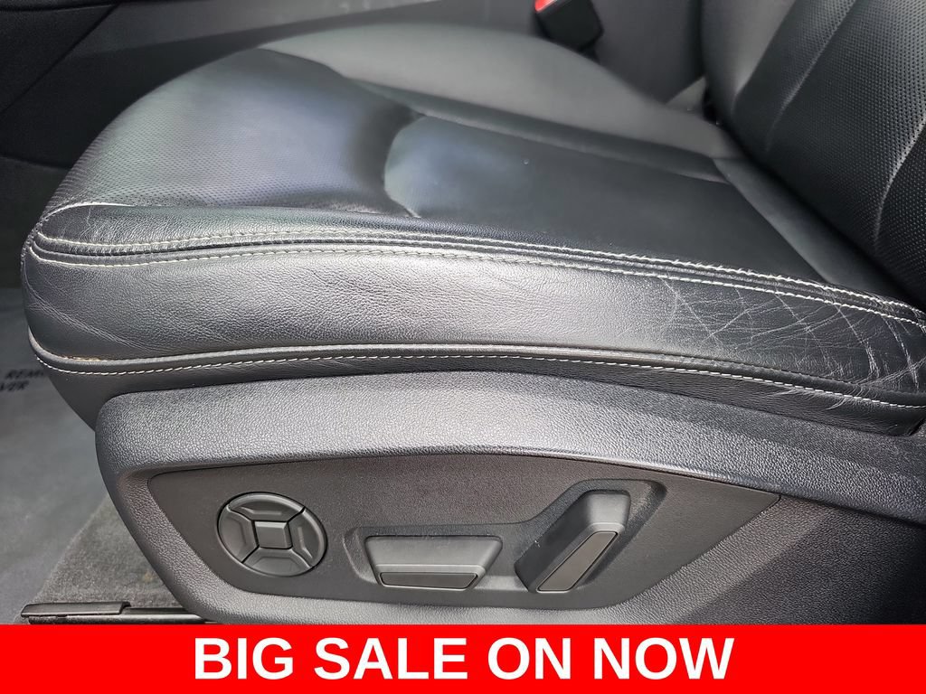 Used 2019 Audi Q8 Premium Plus w/ Premium Plus AWD/4WD image 30