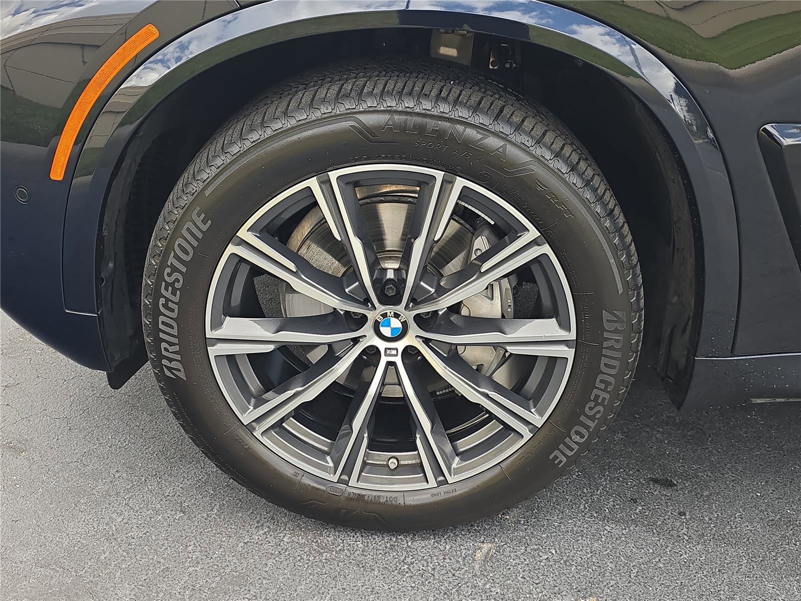 Used 2024 BMW X5 xDrive40i w/ M Sport Package image 7