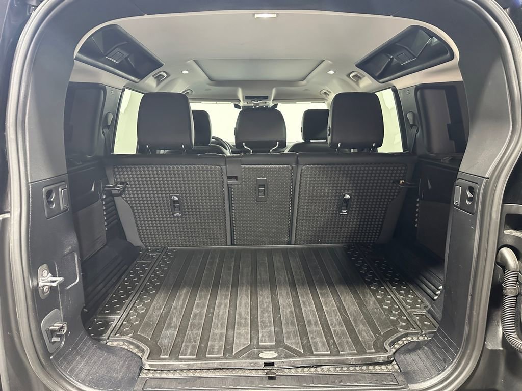 Used 2024 Land Rover Defender 110 X-Dynamic SE image 15