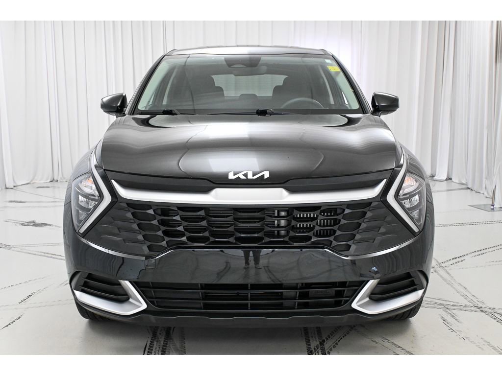 Used 2023 Kia Sportage LX image 3