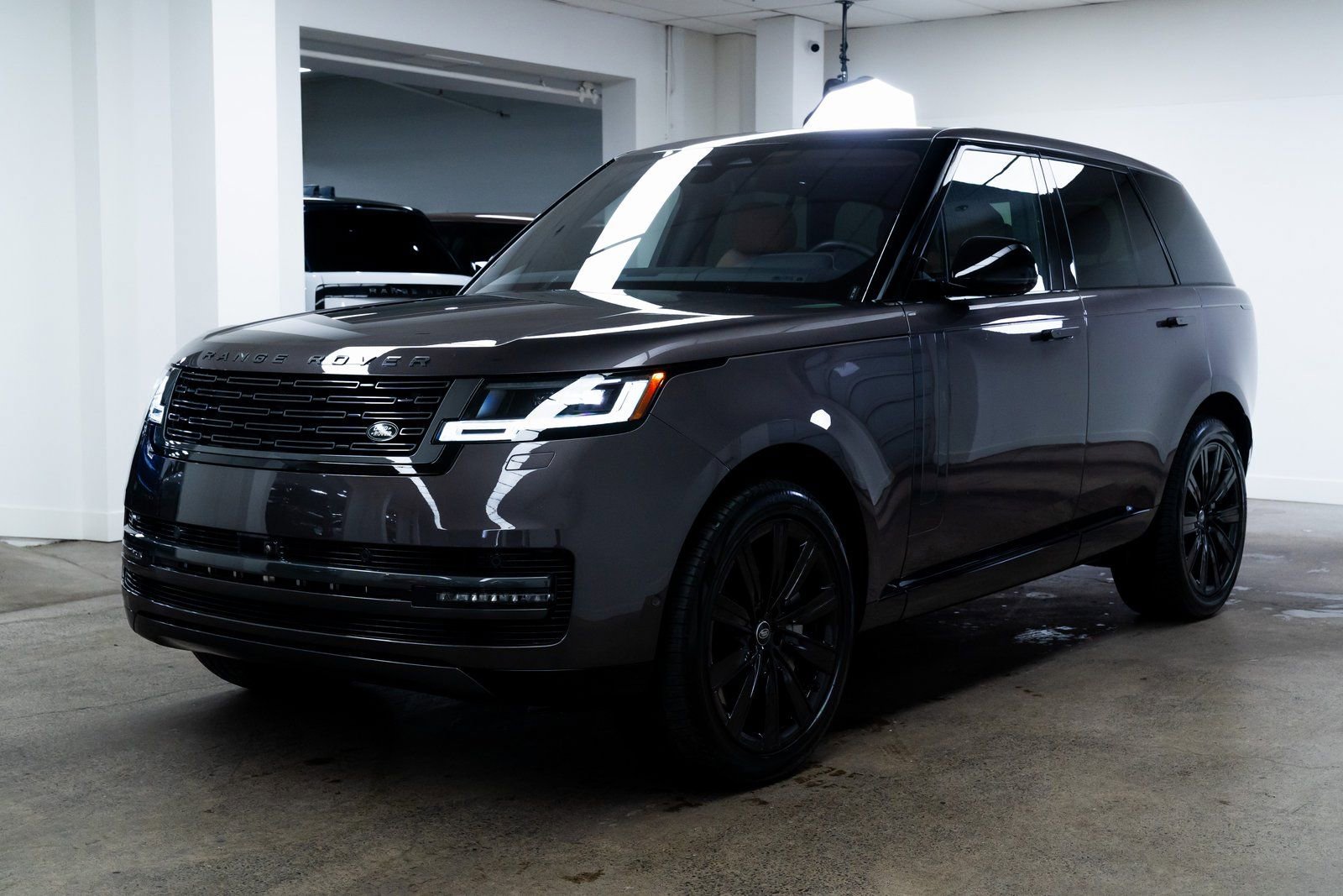 Used 2023 Land Rover Range Rover SE image 3