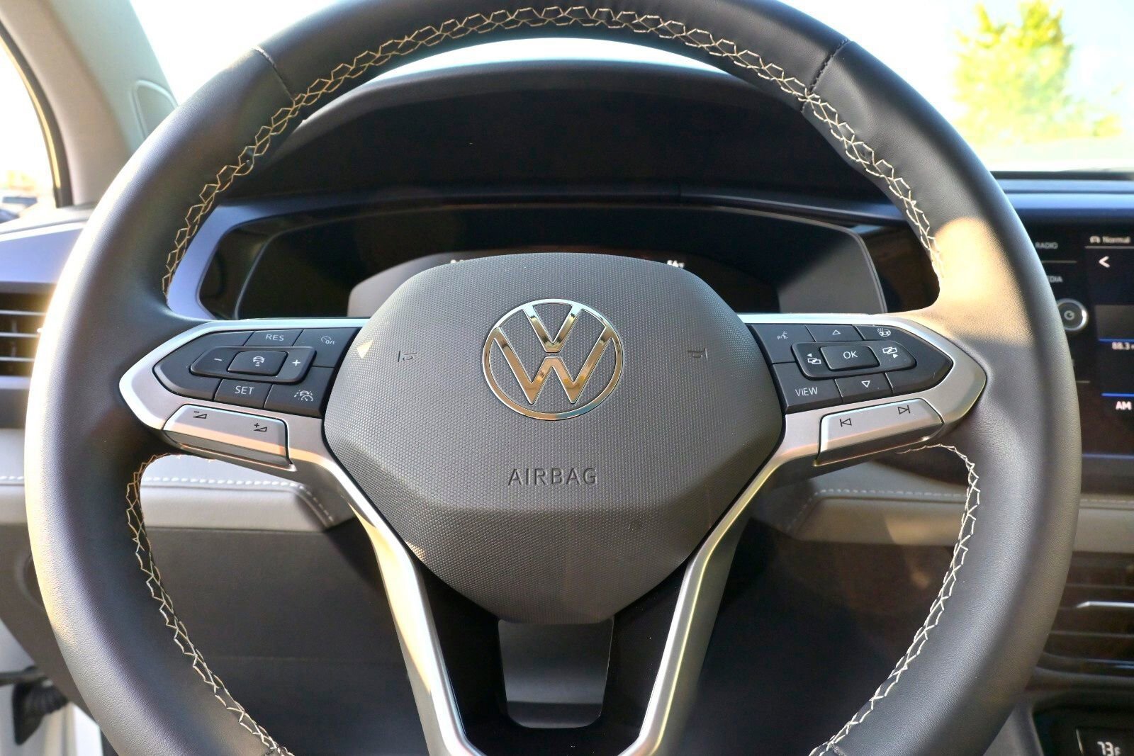 Used 2024 Volkswagen Taos SE w/ Panoramic Sunroof Package image 26