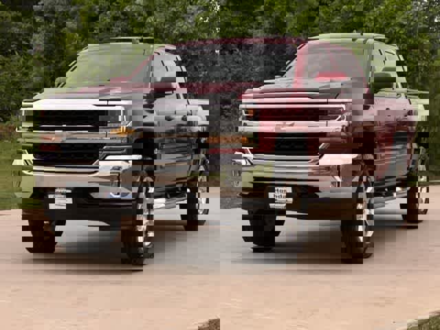 Used 2018 Chevrolet Silverado 1500 LT w/ Texas Edition AWD/4WD image 2