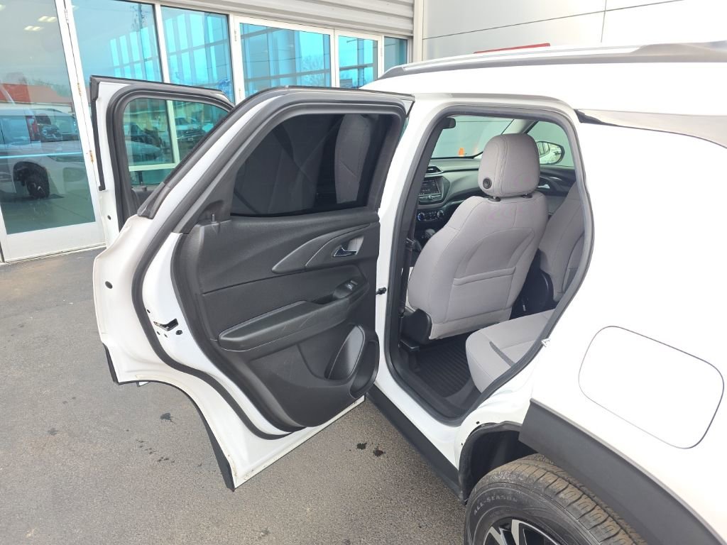 Used 2023 Chevrolet TrailBlazer LT FWD image 25