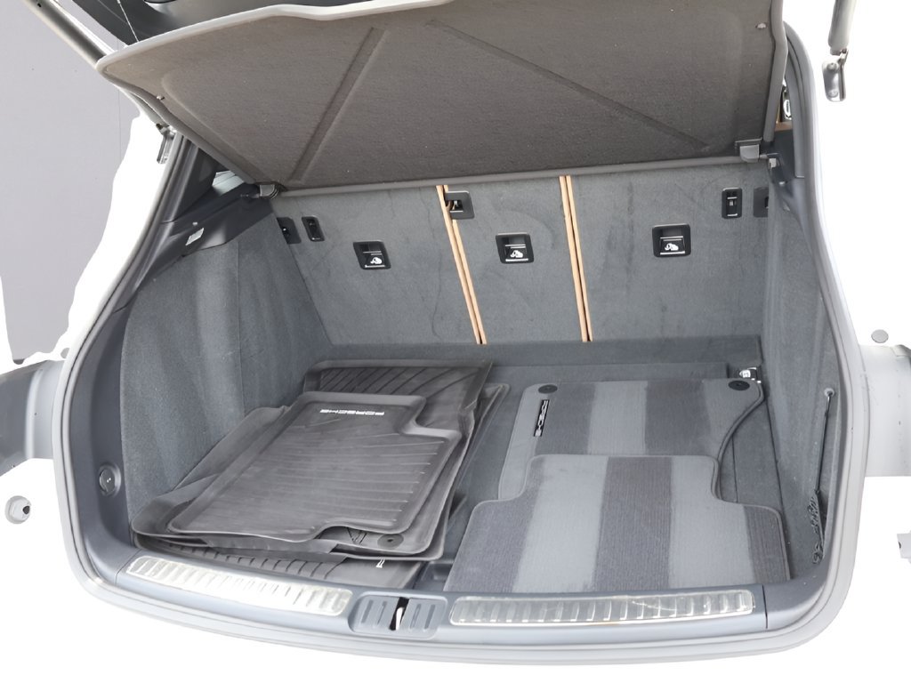Certified 2024 Porsche Macan S AWD/4WD image 17