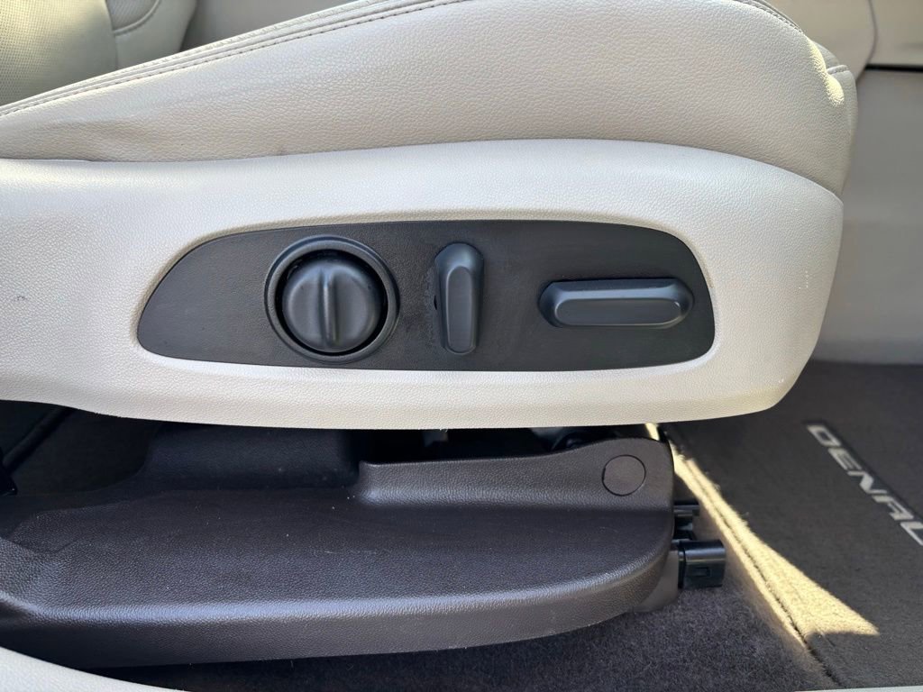 Used 2017 GMC Acadia Denali AWD/4WD image 27