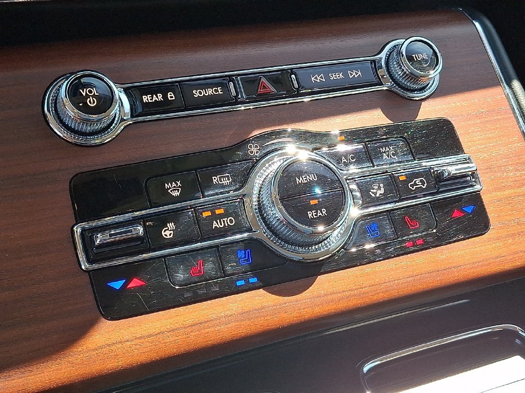 Used 2023 Lincoln Aviator Grand Touring w/ Elements Package Plus AWD/4WD image 17