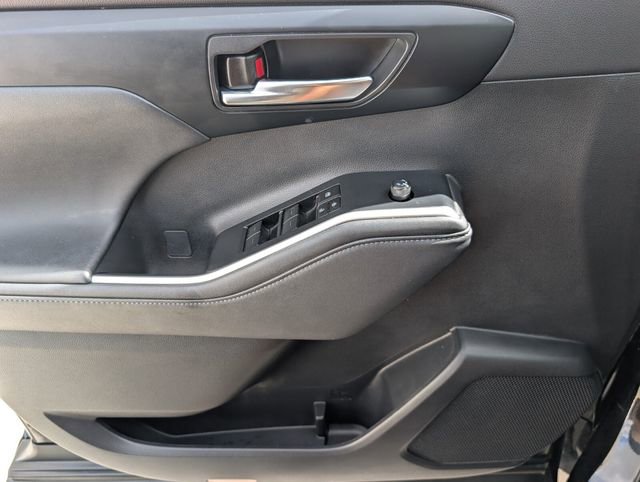 Used 2024 Toyota Highlander XLE image 38