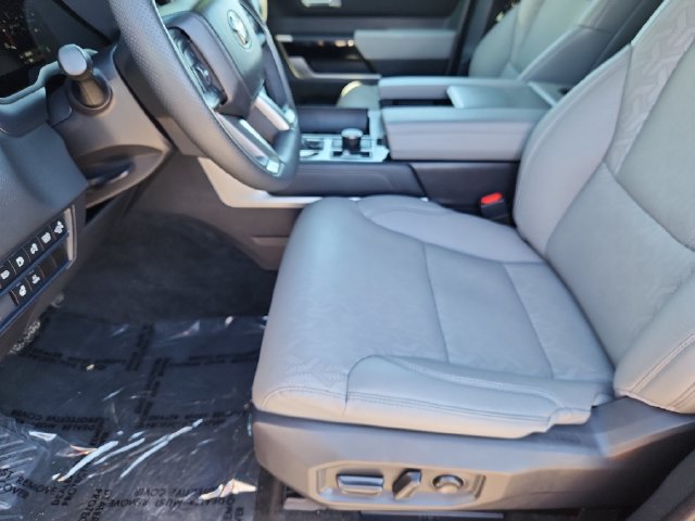 Used 2025 Toyota Sequoia Limited w/ Tow Technology Package AWD/4WD image 7