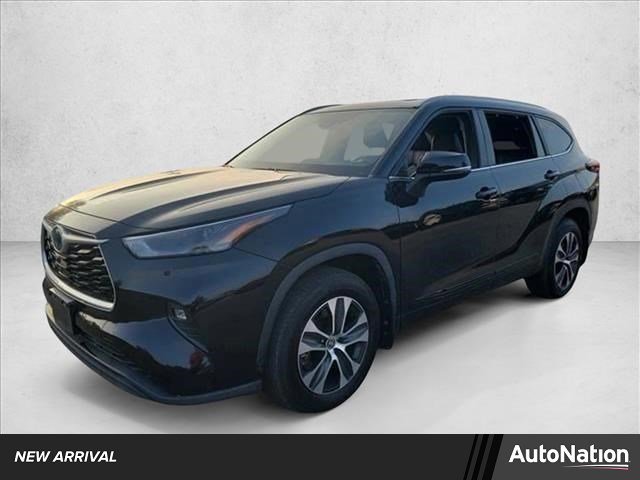 Used 2023 Toyota Highlander XLE image 1