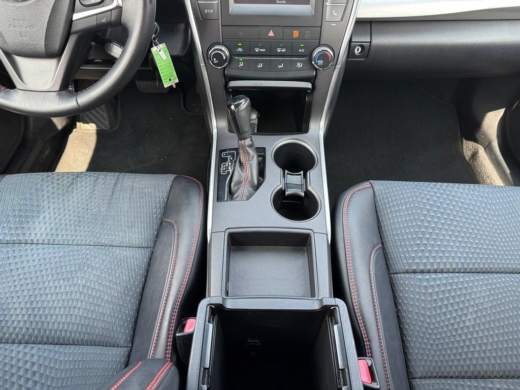 Used 2015 Toyota Camry SE w/ Moonroof Package FWD image 14