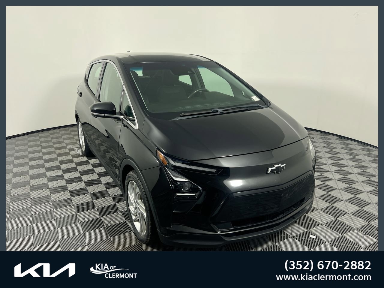 Used 2023 Chevrolet Bolt LT w/ Driver Confidence Package FWD image 1