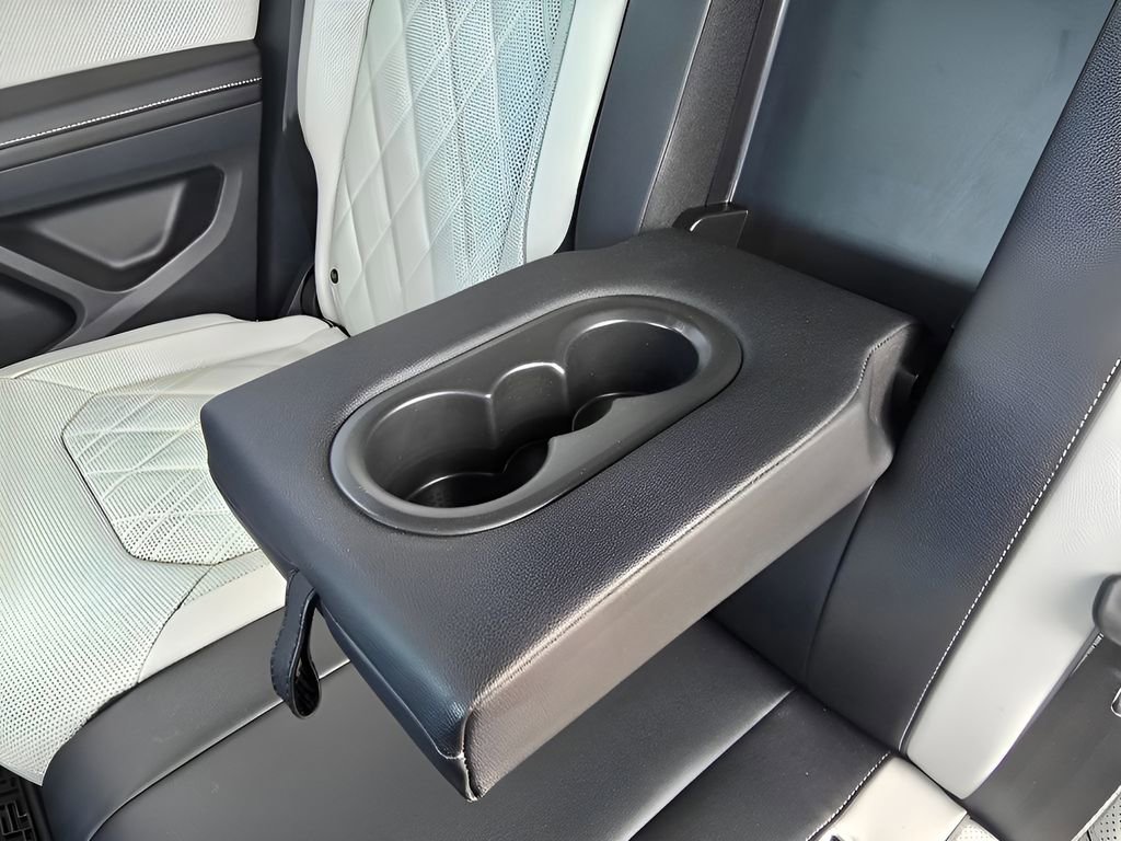 Used 2025 Volkswagen Atlas Cross Sport SEL Premium R-Line image 29