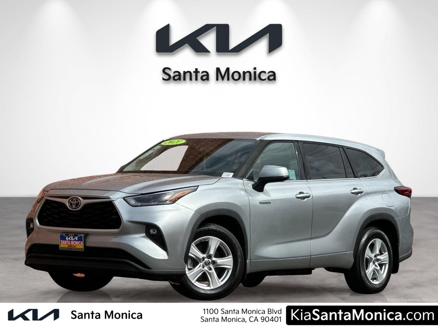 Used 2021 Toyota Highlander LE AWD/4WD image 1