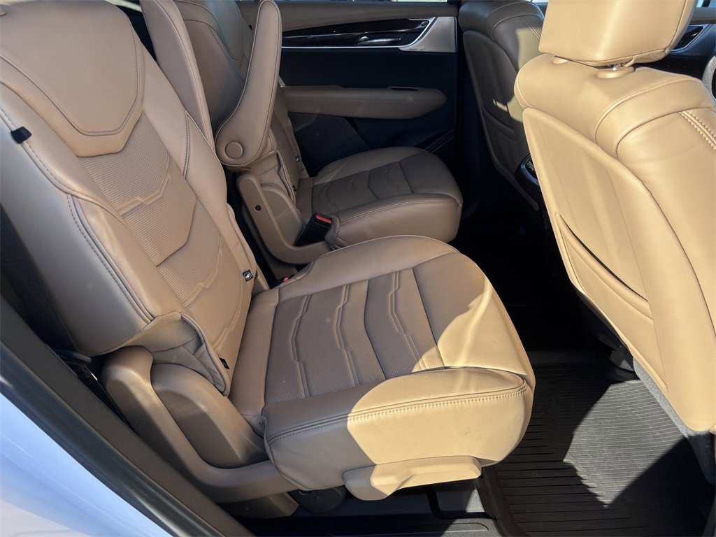 Used 2023 Cadillac XT6 Sport w/ Platinum Package image 15