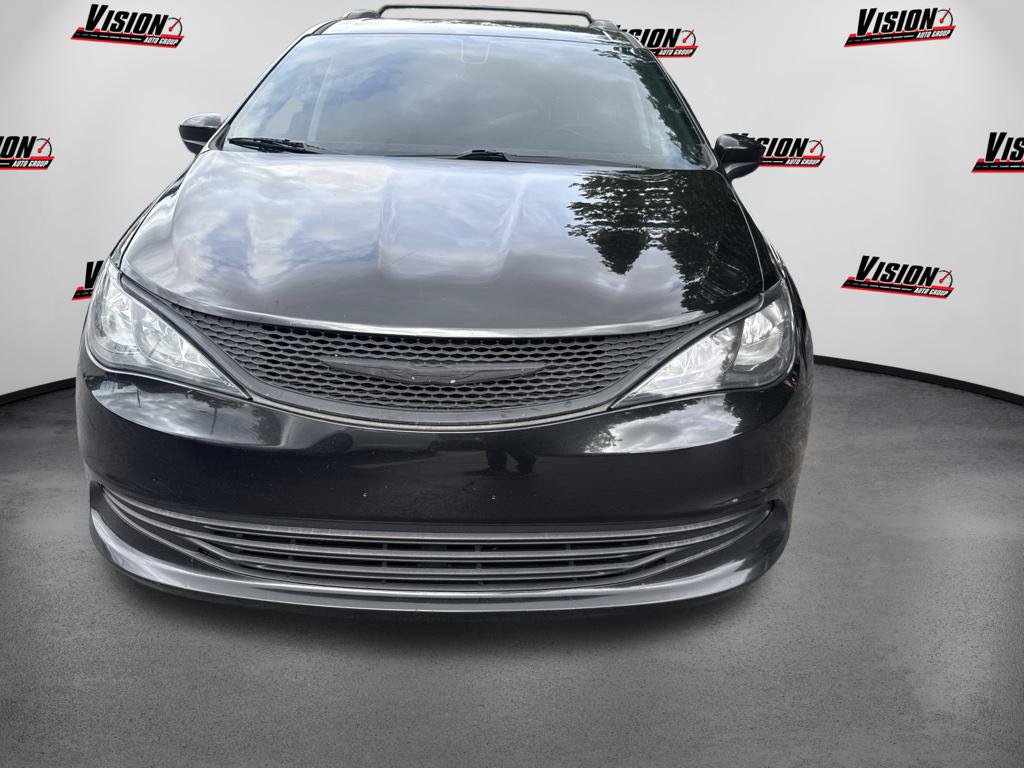 Used 2020 Chrysler Voyager Lxi FWD image 2