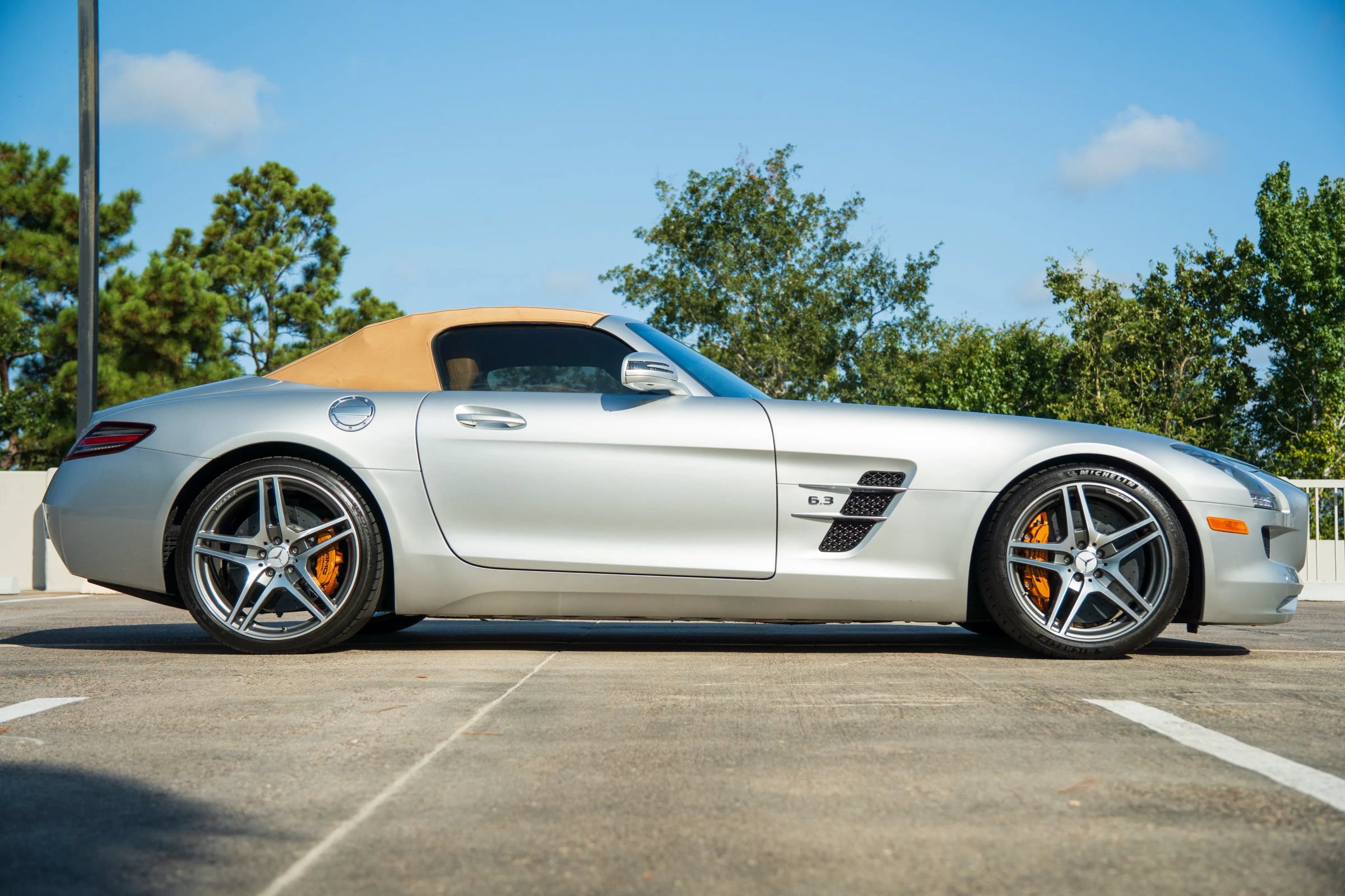 Used 2012 Mercedes-Benz SLS AMG Roadster image 16