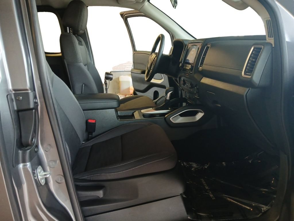 Used 2024 Nissan Frontier SV w/ Technology Package RWD image 15