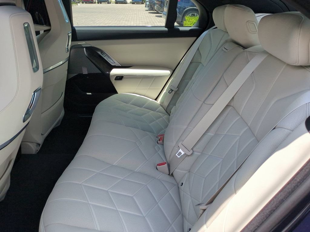 New 2026 BMW 740i xDrive AWD/4WD image 14