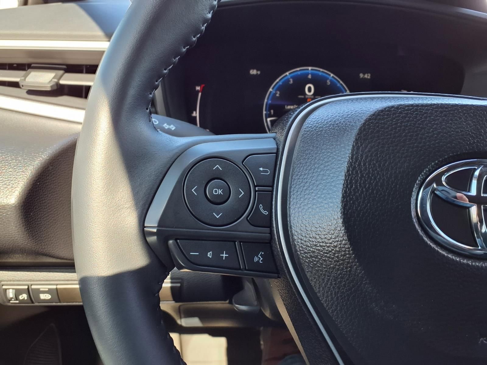 Certified 2025 Toyota Corolla SE w/ SE Premium Package image 22