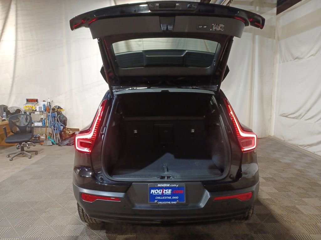 Used 2022 Volvo XC40 T5 R-Design image 21