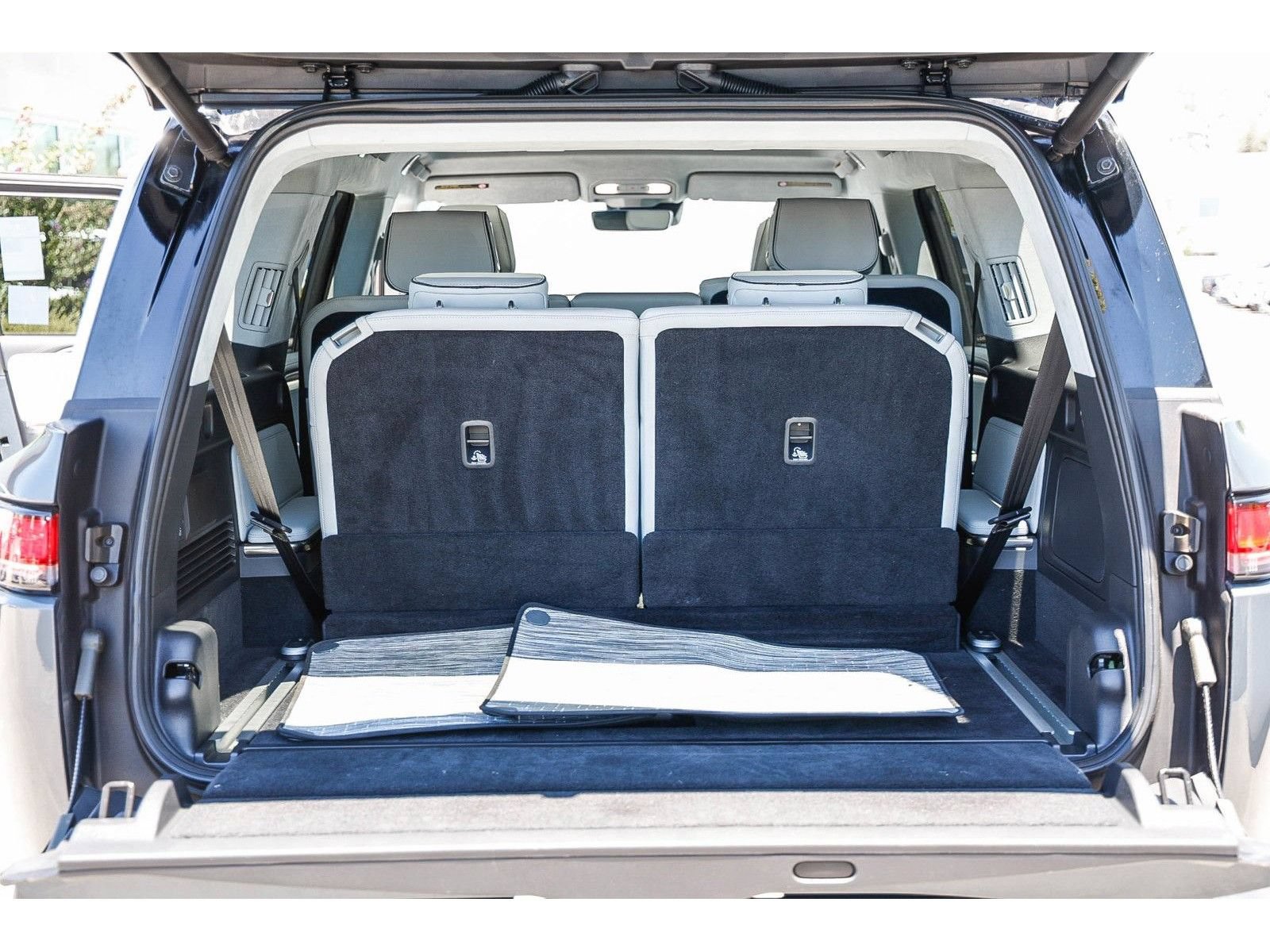 Used 2023 Rivian R1S Adventure AWD/4WD image 28