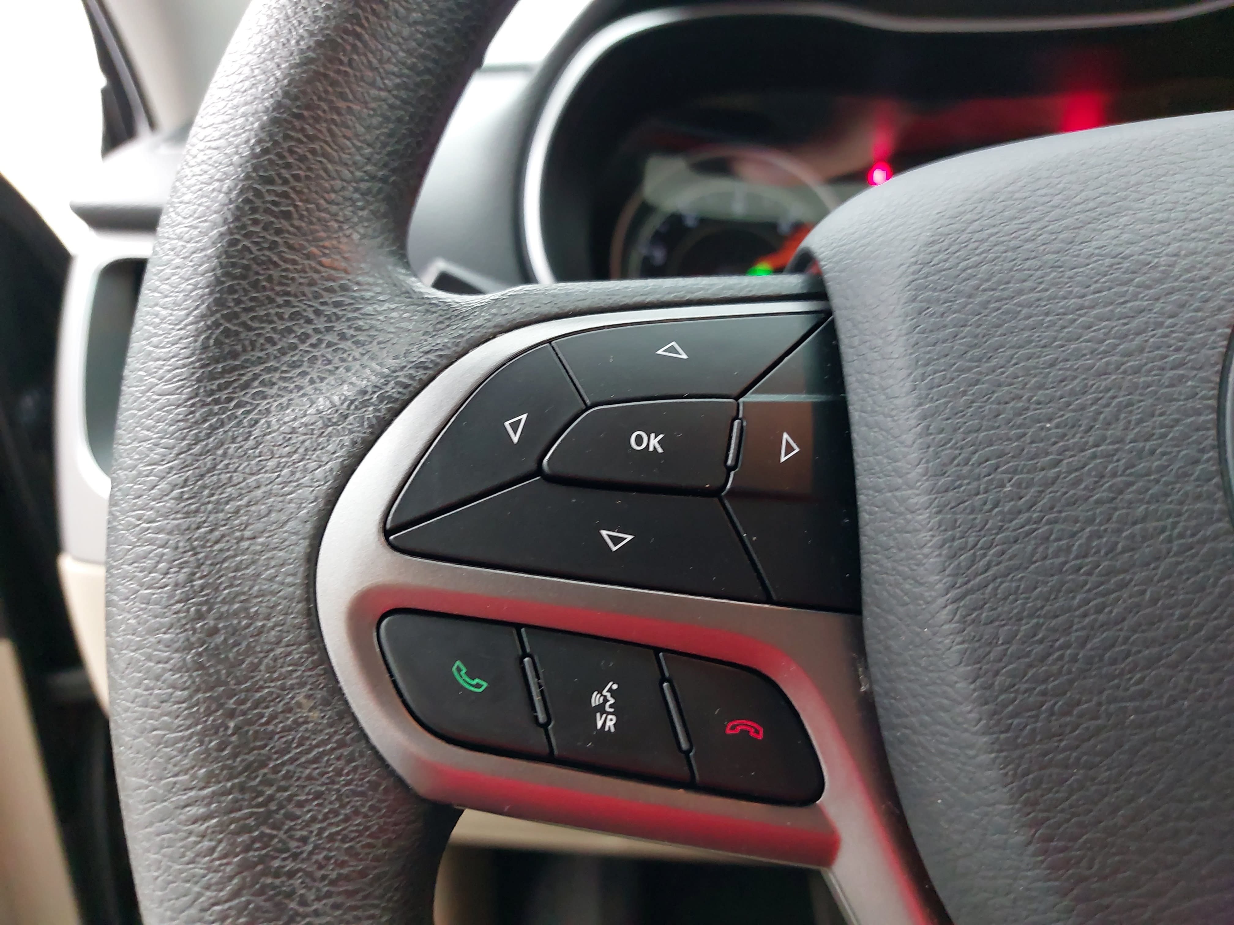 Used 2021 Jeep Cherokee Latitude FWD image 18