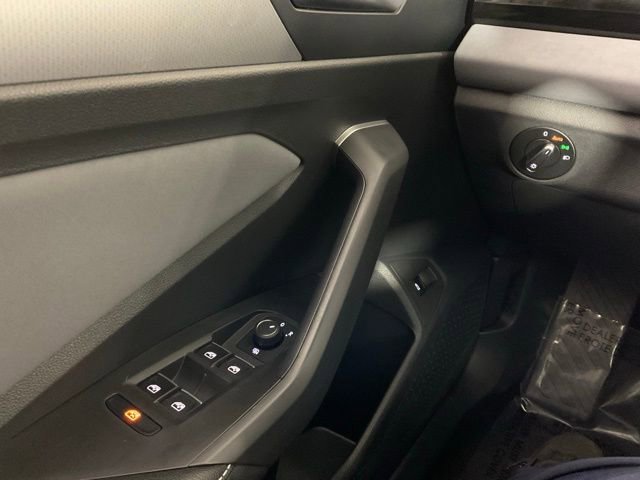 Used 2025 Volkswagen Jetta SE image 19