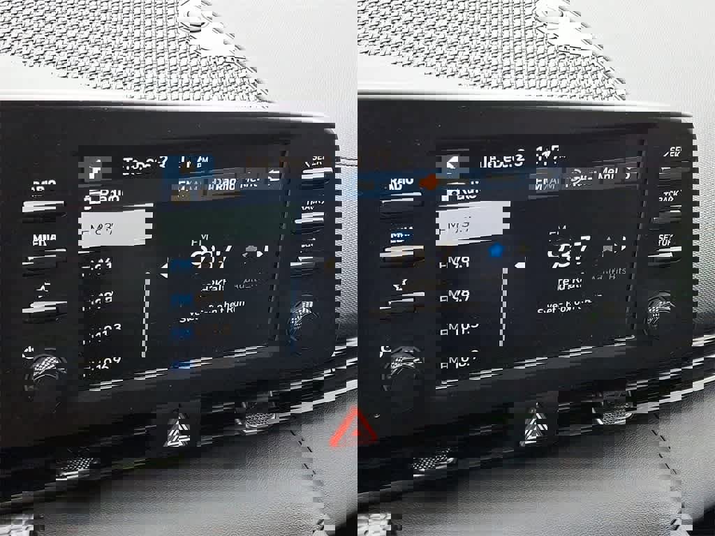 Certified 2025 Hyundai Elantra Sport image 13