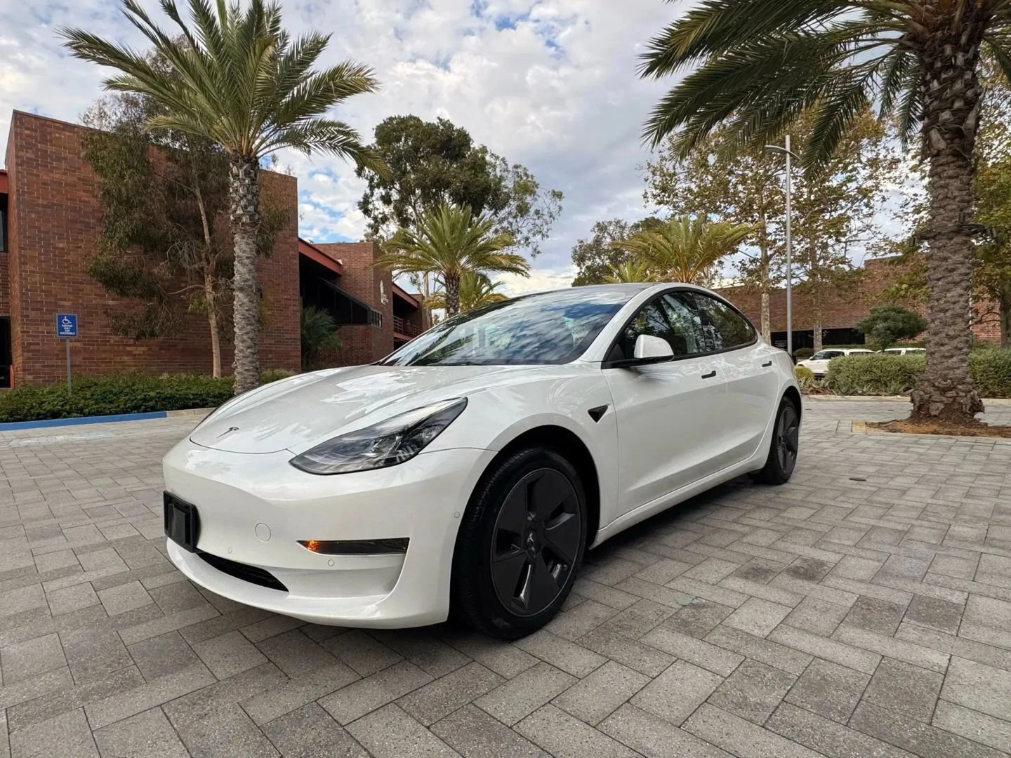 Used 2023 Tesla Model 3 Standard Range RWD image 4