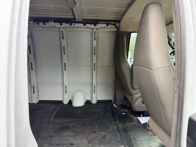 Used 2018 Chevrolet Express 2500 w/ Driver Convenience Package RWD image 19