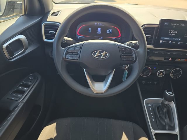 Used 2023 Hyundai Venue SE image 13