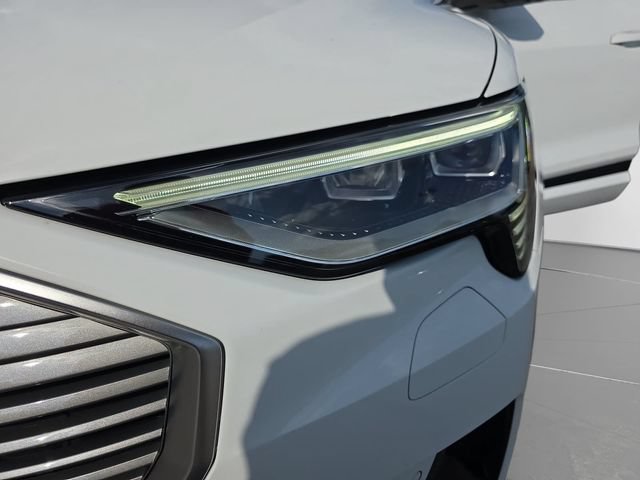 Used 2023 Audi e-tron Premium Plus w/ Premium Plus Package AWD/4WD image 34