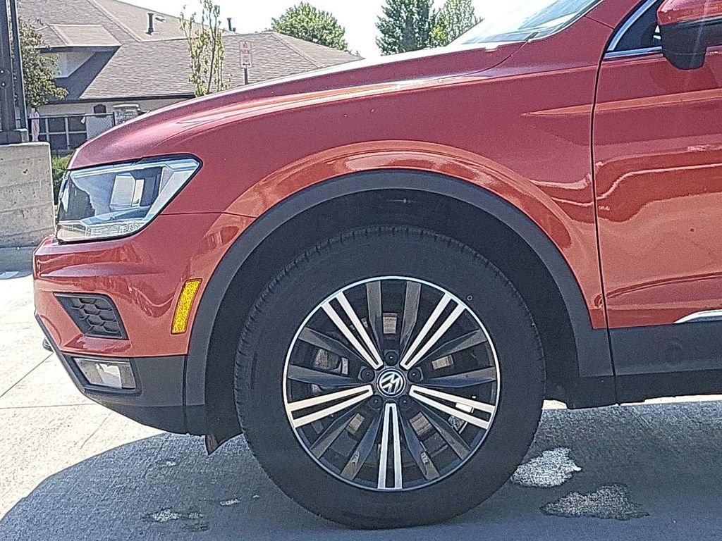 Used 2018 Volkswagen Tiguan SEL AWD/4WD image 40