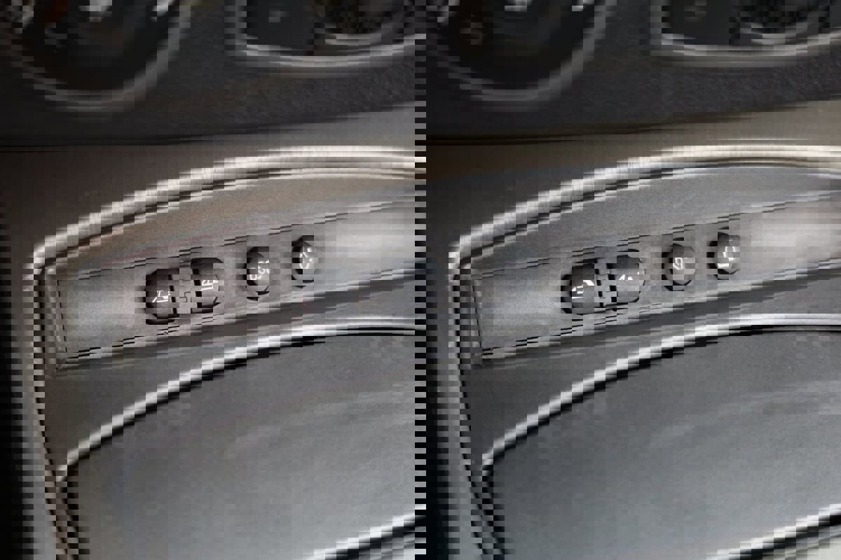 Used 2004 BMW Z4 2.5i image 22