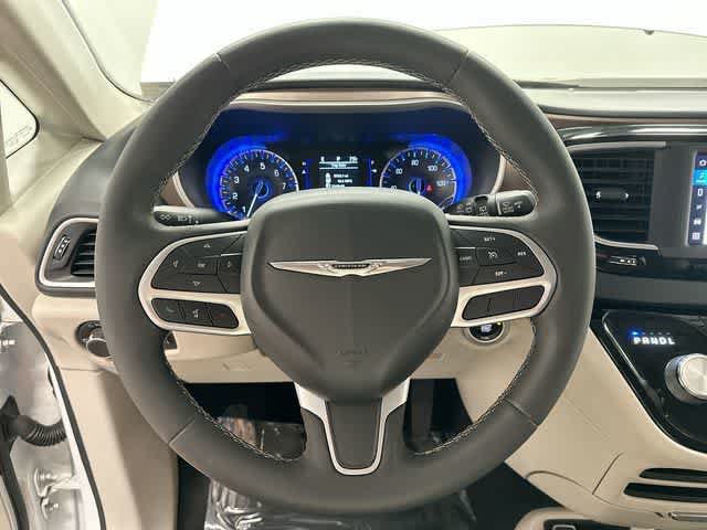 Used 2022 Chrysler Voyager LX FWD image 7