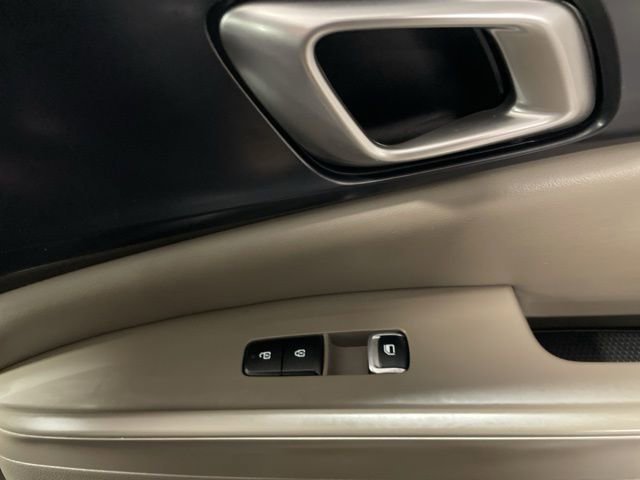 Used 2025 Kia Carnival image 61