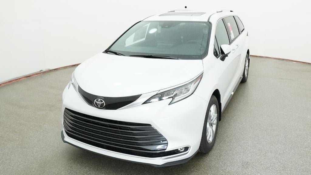 New 2026 Toyota Sienna Limited FWD image 16