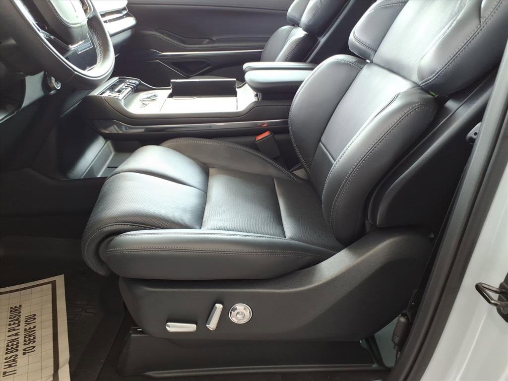New 2025 Lincoln Navigator L Reserve image 15
