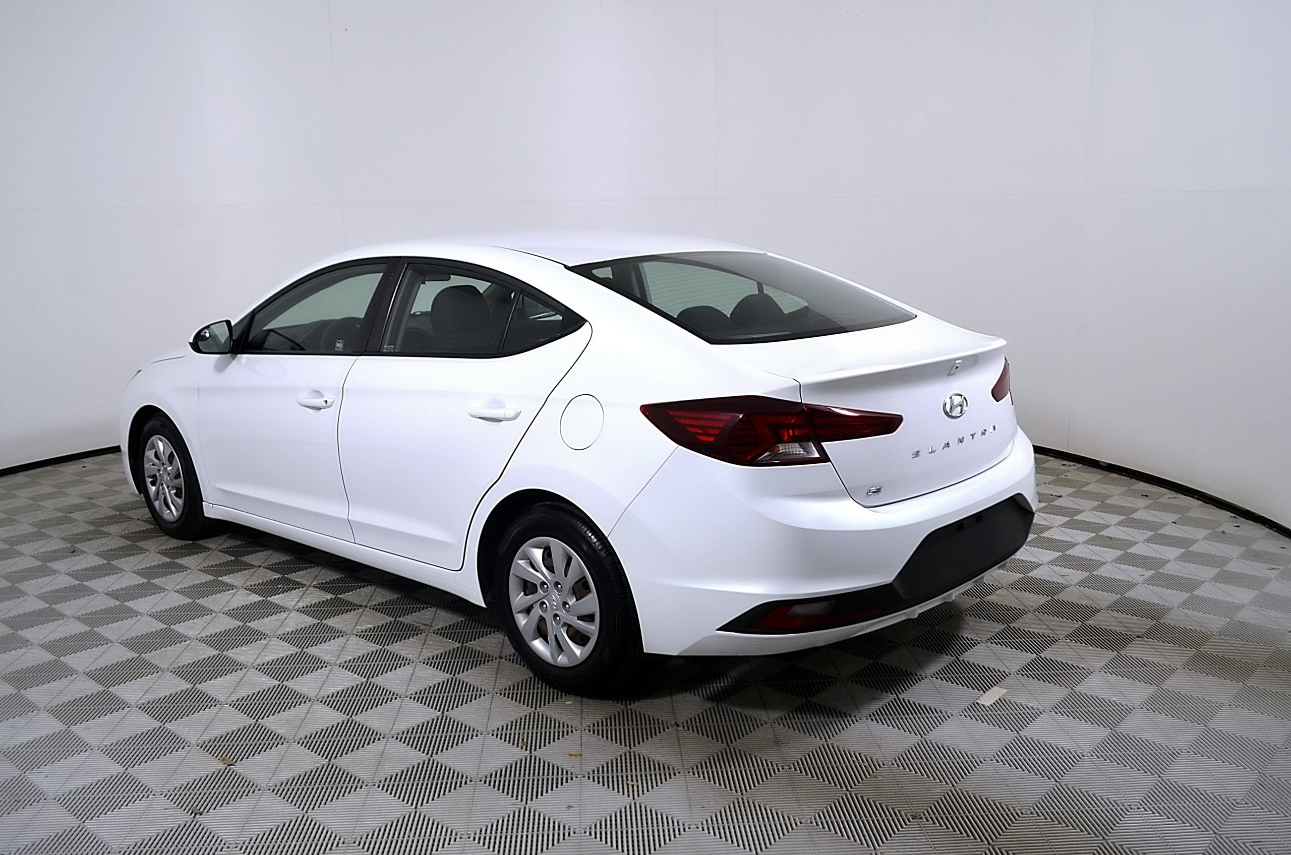 Used 2020 Hyundai Elantra SE w/ Cargo Package (C1) FWD image 9