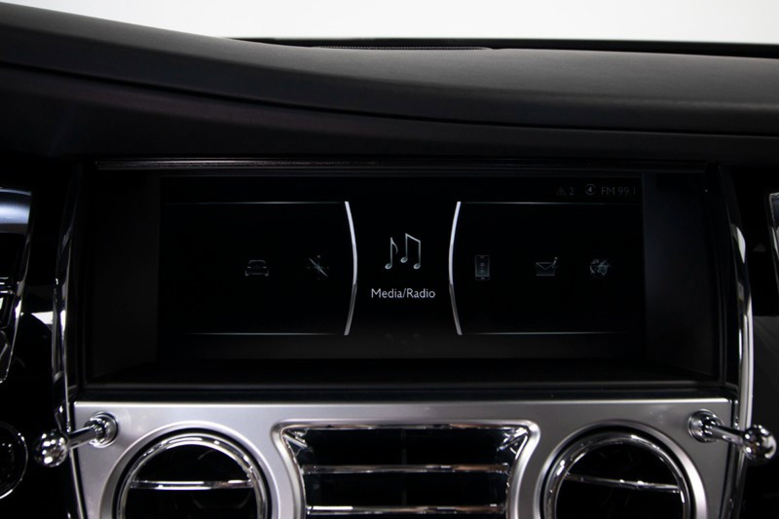 Used 2018 Rolls-Royce Dawn image 29
