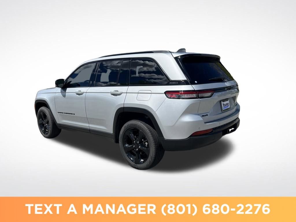 Used 2025 Jeep Grand Cherokee Limited w/ Black Appearance Package AWD/4WD image 3