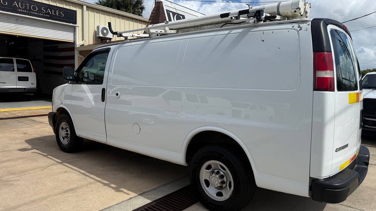Used 2018 Chevrolet Express 2500 w/ Driver Convenience Package RWD image 3
