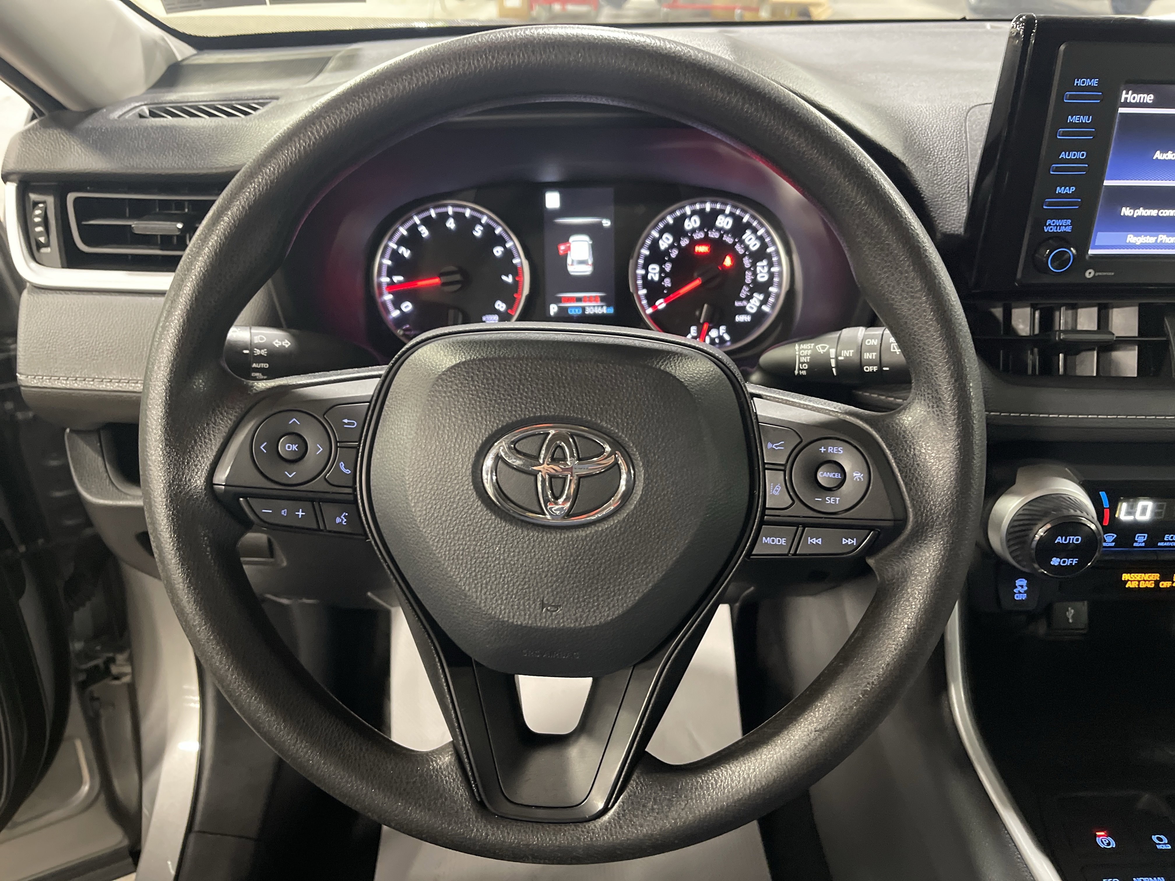 Used 2022 Toyota RAV4 XLE w/ Carpet Mat Package (TMS) image 15