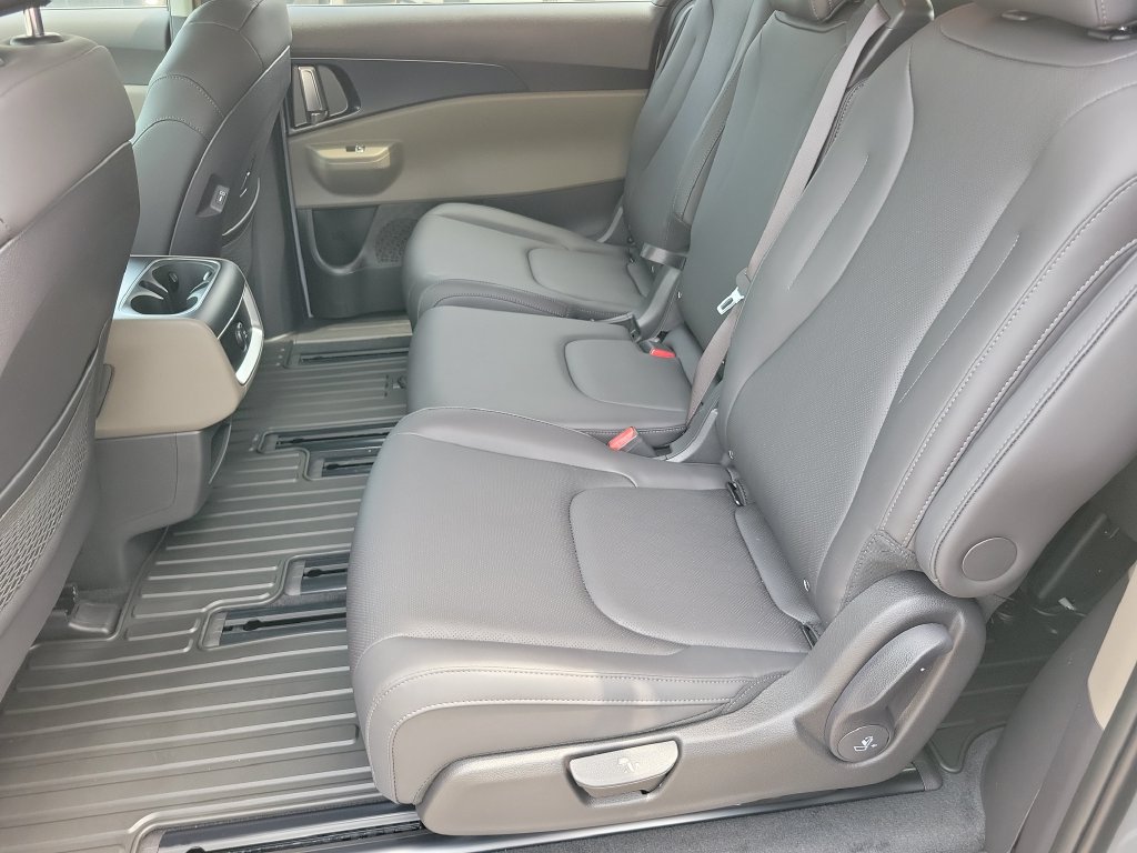 New 2027 Kia Carnival FWD image 13